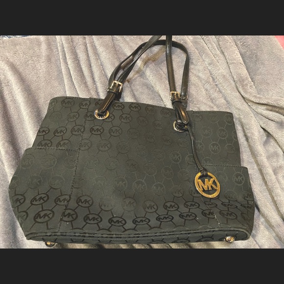 Michael Kors Handbags - Michael Kohr All Black Voyager Tote
